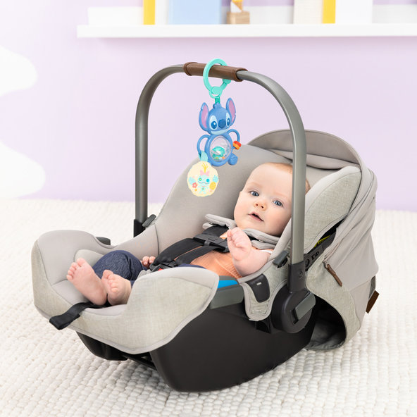 BRIGHT STARTS Senzorická hračka na C-kroužku Stitch Tummy Tumble™ 0m+