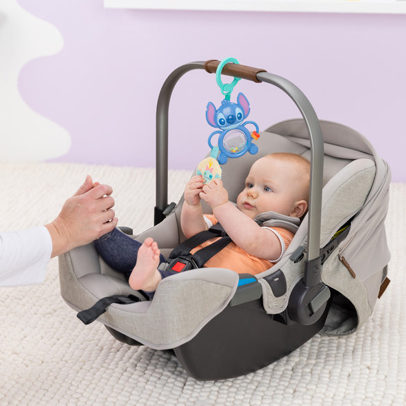 BRIGHT STARTS Senzorická hračka na C-kroužku Stitch Tummy Tumble™ 0m+