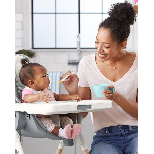 SKIP HOP Easy-Feed Mealtime Jídelní set s hrníčkem Teal/Grey 6 m+