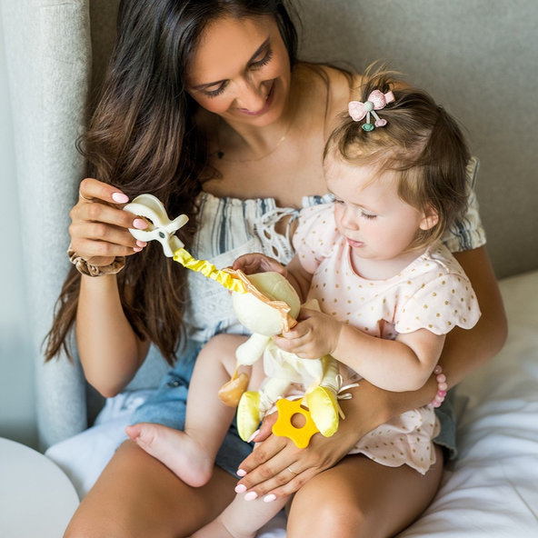 Babyono závěsná edukační hračka balerína Fanny 0 m+