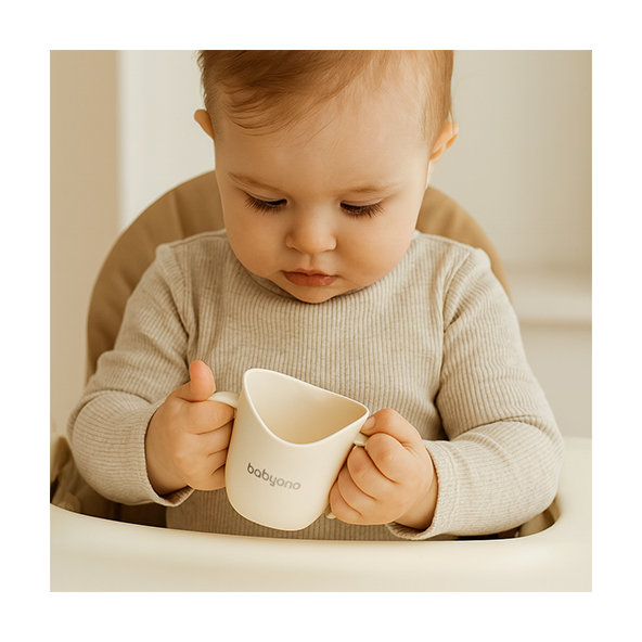 Babyono ergonomický hrneček s oušky 6 m+ béžová 120 ml