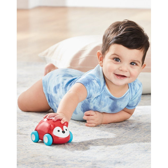 SKIP HOP Explore & More Hračka autíčko Liška 6 m+