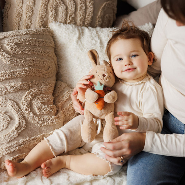 Babyono Rabbit Karo hudební hračka na C kroužku 0 m+
