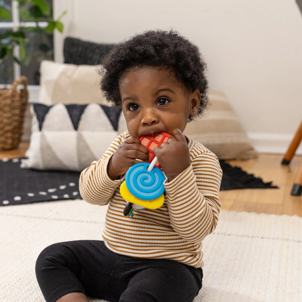 BABY EINSTEIN Kousátko s chrastítkem zebra Zen™ Shake-a-Shape 0m+