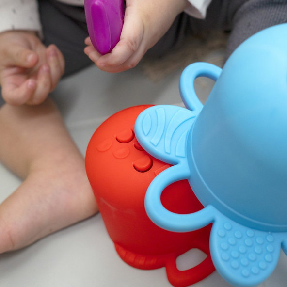 Baby Einstein Opus's Stack & Stream™ stohovací poháry sada 5 ks 3 m+