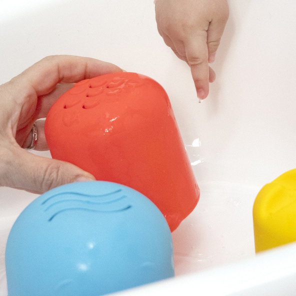 Baby Einstein Opus's Stack & Stream™ stohovací poháry sada 5 ks 3 m+