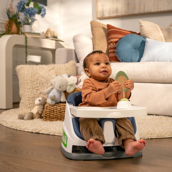 Ingenuity podsedák na židli 2v1 Baby Base™ Night Sky™ 6 m+ do 22 kg