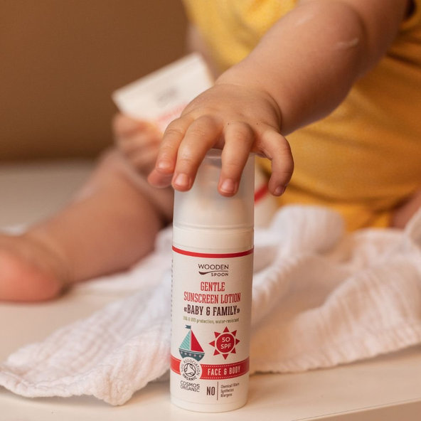 Wooden Spoon opalovací tělové mléko Baby & Family SPF 50 50 ml