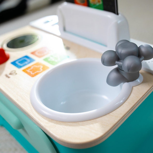 Baby Einstein Magic Touch Kitchen™ Pretend to Cook HAPE kuchyňka 9 m+