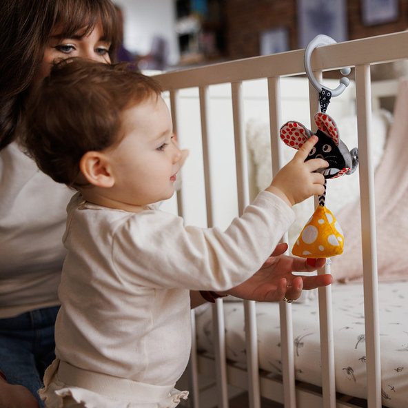 Babyono Mouse závěsná kontrastní hračka na C kroužku 0 m+