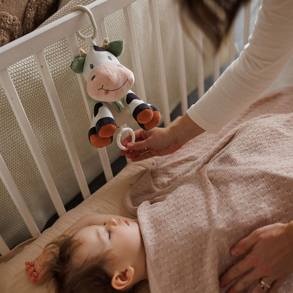 Babyono Cow Bingo hudební hračka na C kroužku 0 m+