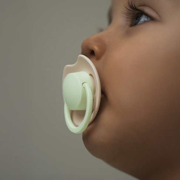 LOVI Prime Dudlík dynamický silikonový svítící Ivory/Blush 6–18 m 2 ks