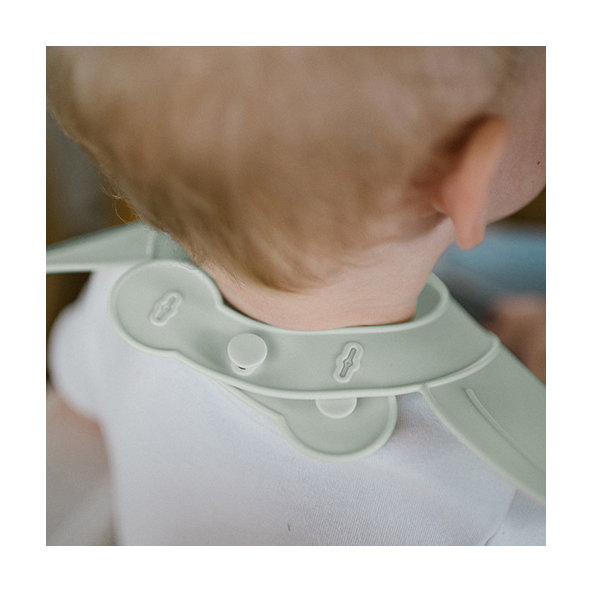 Babyono silikonový bryndák šalvějová