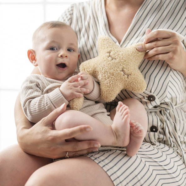 NATTOU Hračka hudební Teddy hvězdička 25 cm 0 m+
