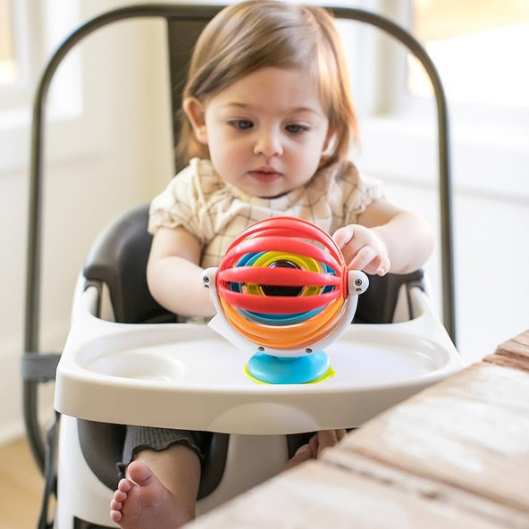 Baby Einstein Sticky Spinner™ aktivní hračka s přísavkou 3 m+
