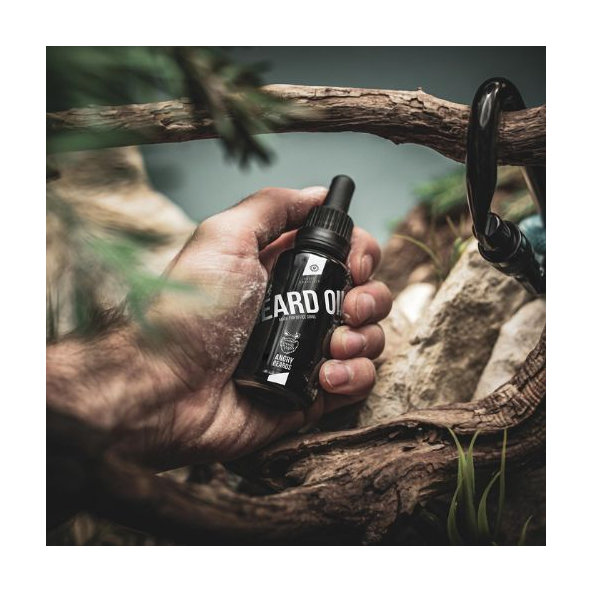 Angry Beards Christopher Traveller Olej na vousy a knír 30 ml