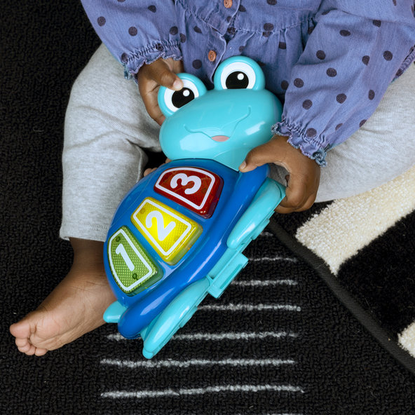 BABY EINSTEIN Skákátko/Aktivní centrum 2v1 Curiosity Cove™ 6m+