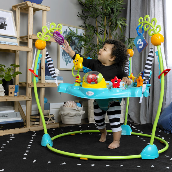 BABY EINSTEIN Skákátko/Aktivní centrum 2v1 Curiosity Cove™ 6m+
