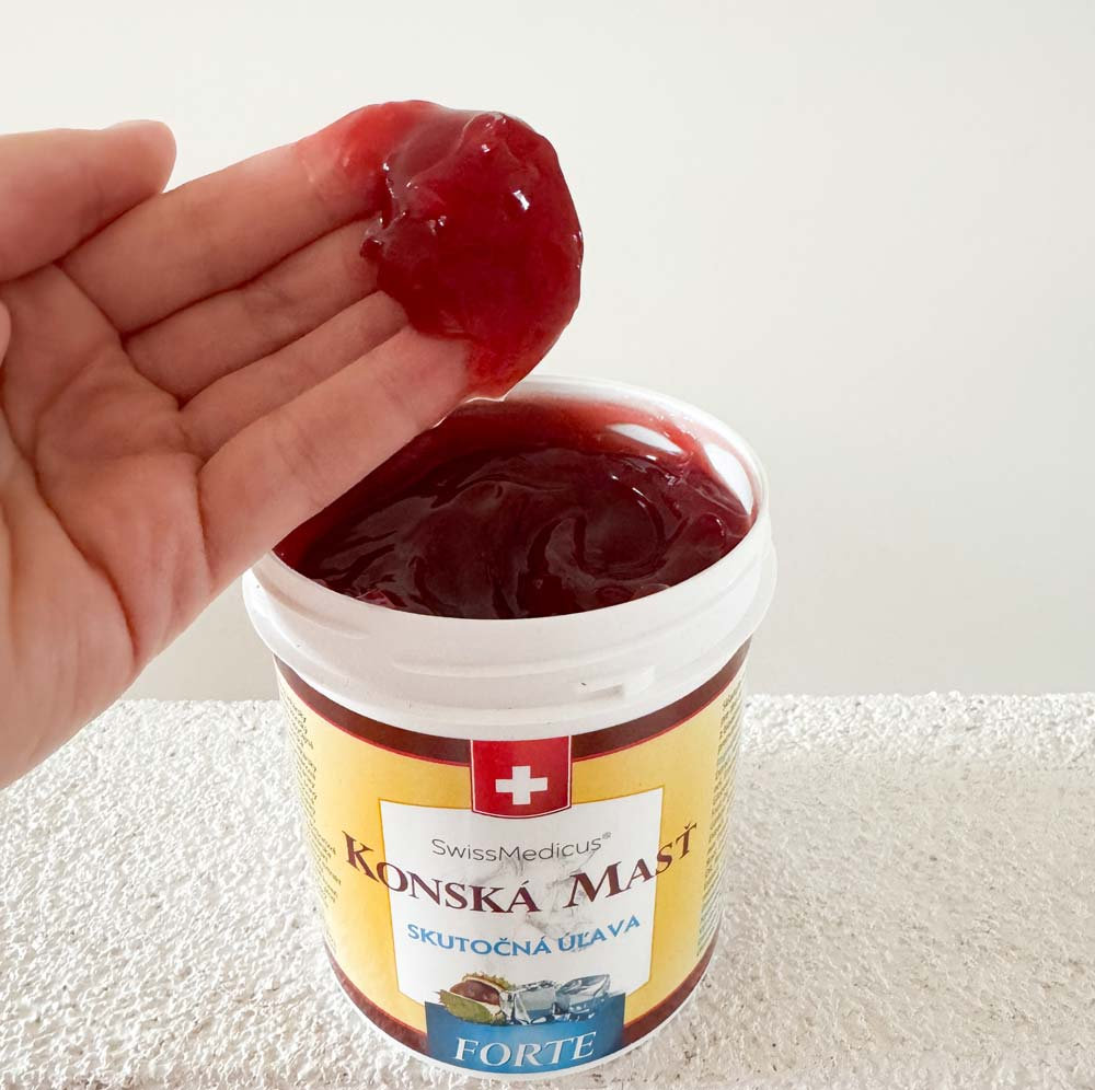  Recenzia konskej masti chladivej forte na bolesť svalov