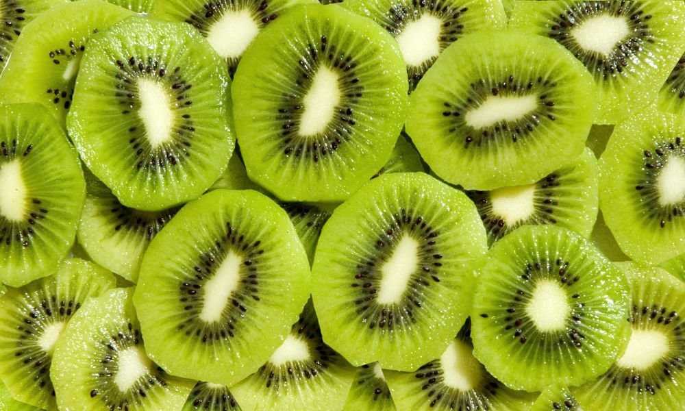 Čerstvé kiwi před lyofilizáci
